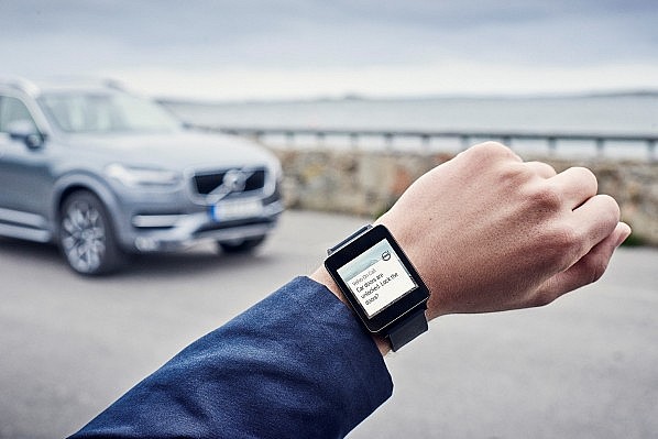 163216_Volvo_On_Call_app_in_an_Android_Wear_watch