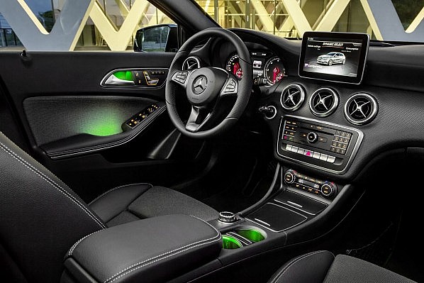 2016-Mercedes-A-Class-2