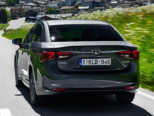 toyota_avensis_sedan_26