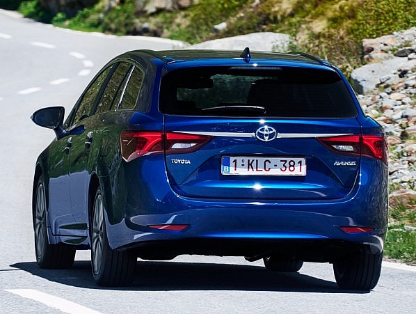 toyota_avensis_wagon_21